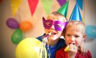 Направете на приятелите си изненада за рождения ден дори и без да сте физически заедно