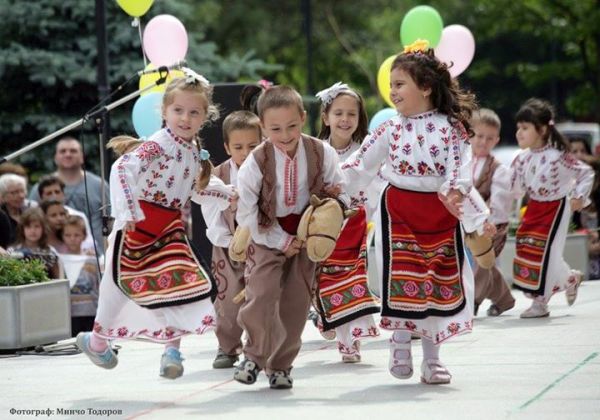 Безплатни уроци по народни танци за деца във Велико Търново