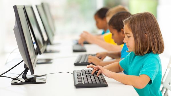 65 безплатни школи по програмиране ще зарадват деца от 15 града