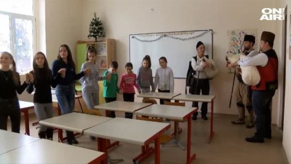 Как един учител накара учениците си да заобичат българския фолклор