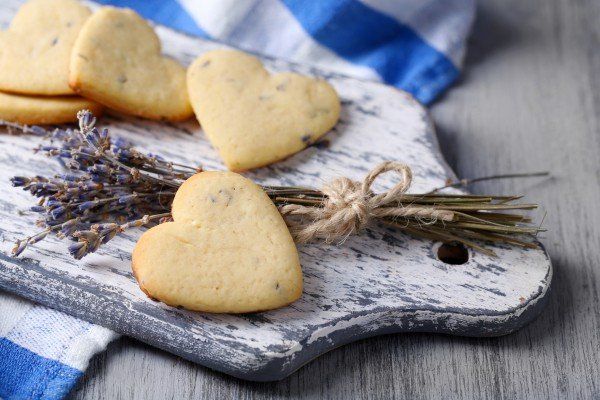 Лавандулови бисквитки сътвори и малко любов на всички близки донеси