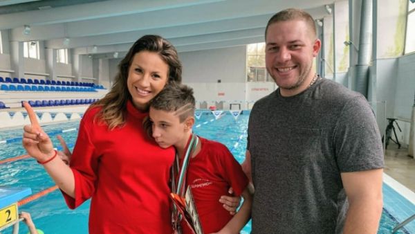 Дете с аутизъм и страх от водата печели куп медали по... плуване