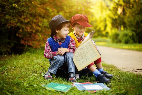 „Разказвачът на приказки представя“ – новата инициатива насърчава децата да четат